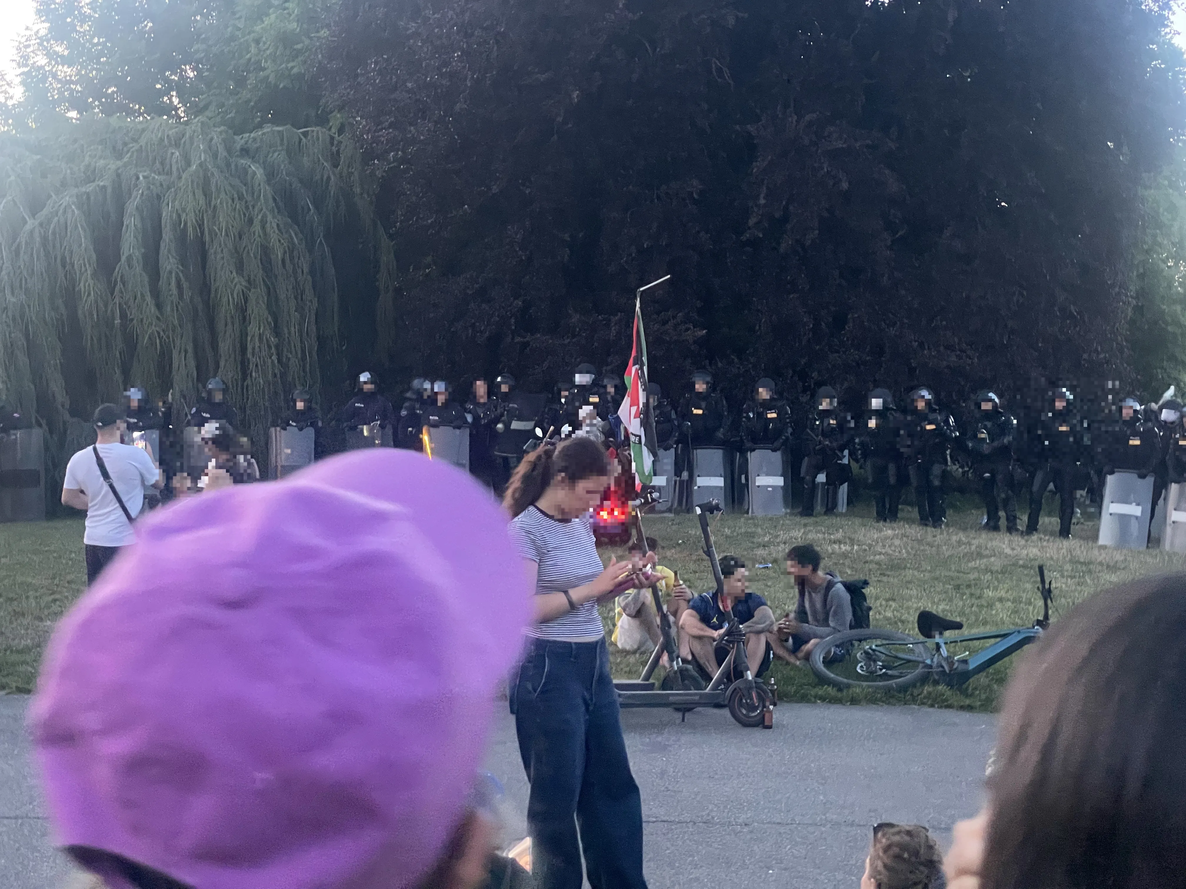 Le périmètre policier se referme autour du Quai Wilson.